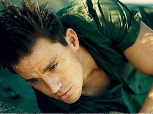 Ченнинг Татум в черной рубашке