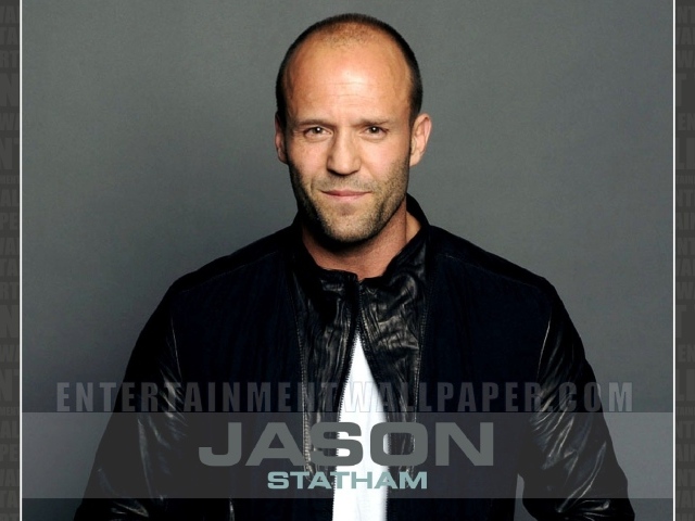 Джейсон Стэтхэм улыбается