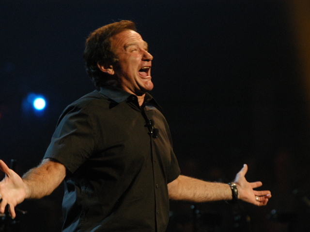 Робин Уильямс радуется