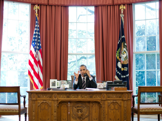 Барак Обама в кабинете