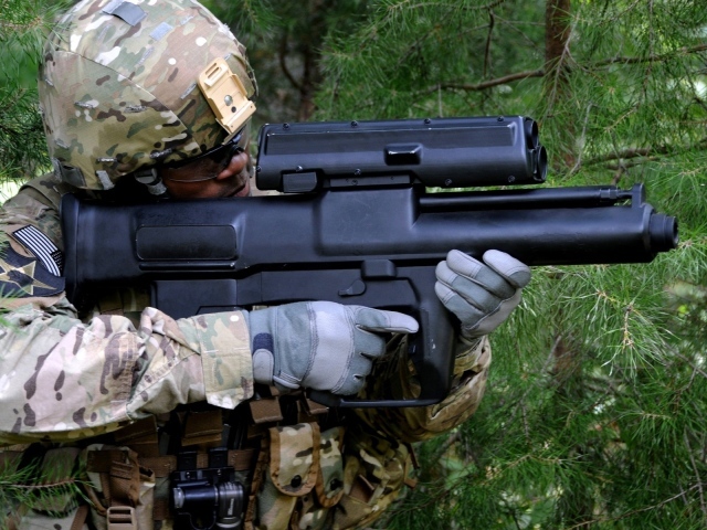 Солдат с оружием