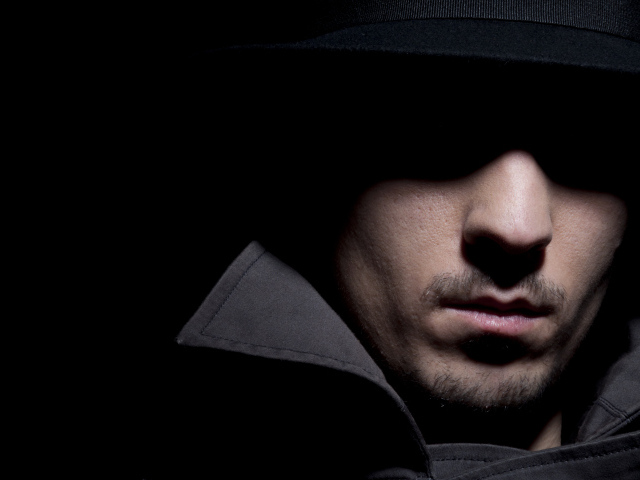 Мужчина в тени