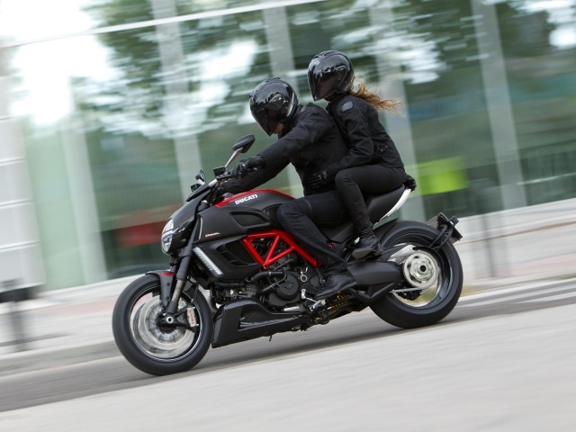 Красивый мотоцикл Ducati Diavel