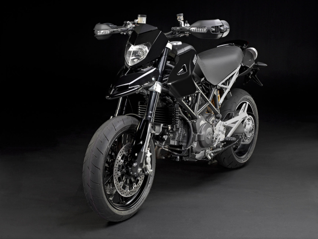 Красивый мотоцикл Ducati Hypermotard SP