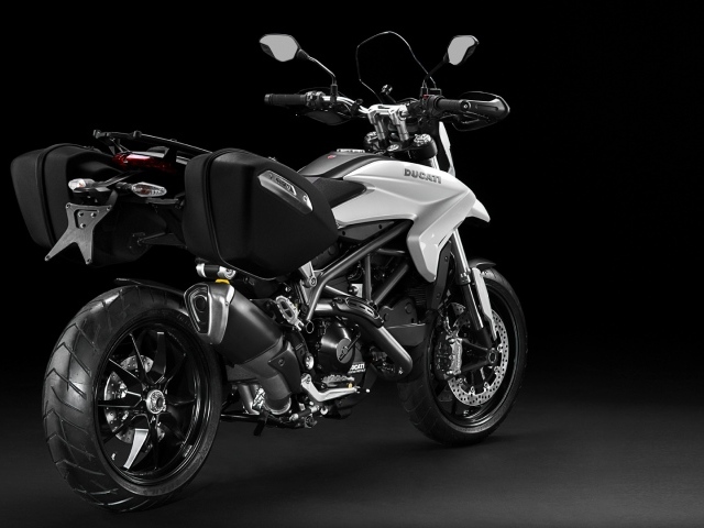 Красивый мотоцикл Ducati Hyperstrada