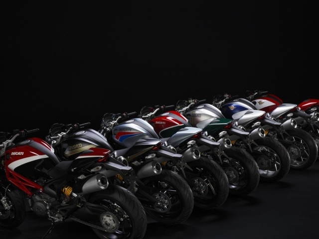 Красивый мотоцикл Ducati Monster Diesel