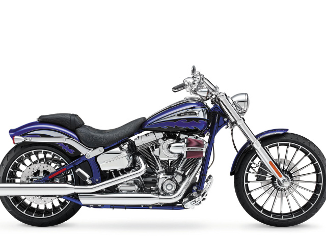 Красивый мотоцикл Harley-Davidson CVO Breakout