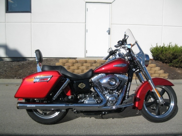 Красивый мотоцикл Harley-Davidson Dyna Switchback