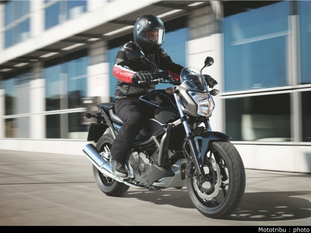 Красивый мотоцикл Honda NC 700 S