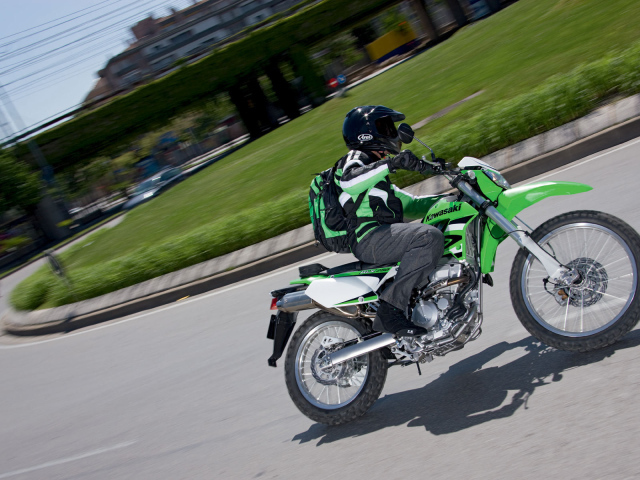 Красивый мотоцикл Kawasaki KLX 250