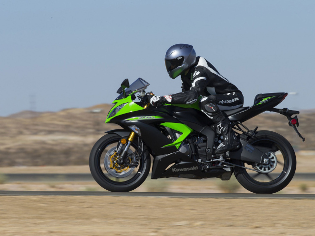 Красивый мотоцикл Kawasaki Ninja ZX-6R 636 Performance