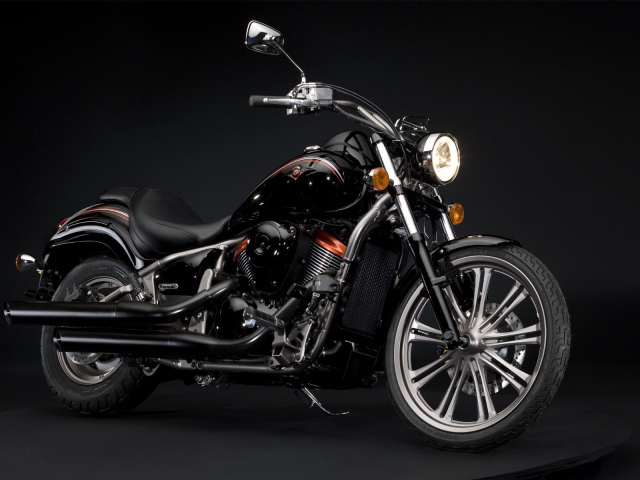 Красивый мотоцикл Kawasaki VN 900 Classic