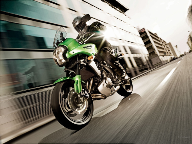 Красивый мотоцикл Kawasaki Versys