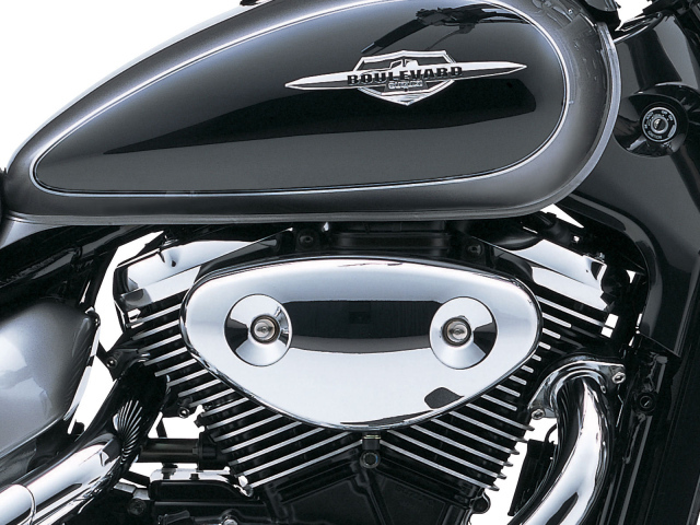 Красивый мотоцикл Suzuki Intruder C800C