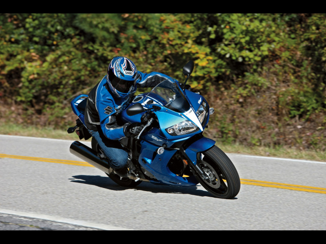 Красивый мотоцикл Suzuki SV 650 S