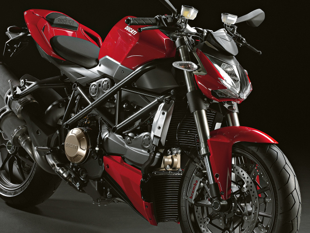 Красивый мотоцикл в москве Ducati Streetfighter 848