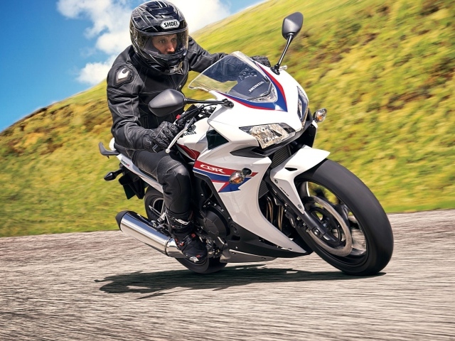 Красивый мотоцикл в москве Honda CBR 500 R