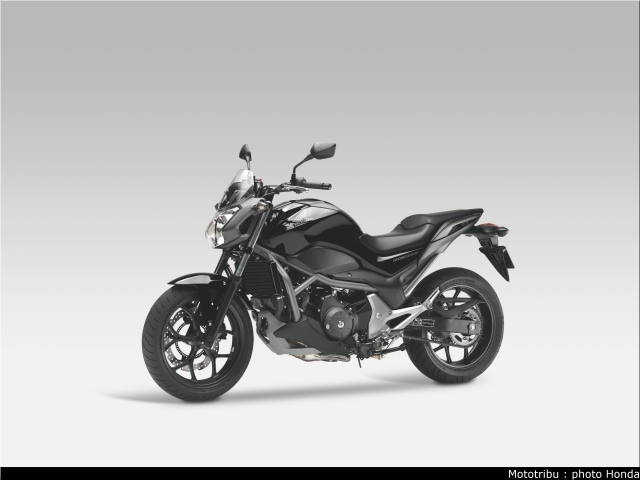 Красивый мотоцикл в москве Honda NC 700 S