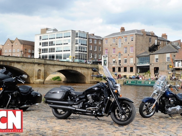 Красивый мотоцикл в москве Suzuki  Intruder C1500T