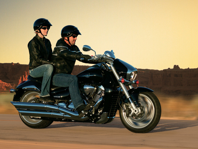 Красивый мотоцикл в москве Suzuki  Intruder M1800 R