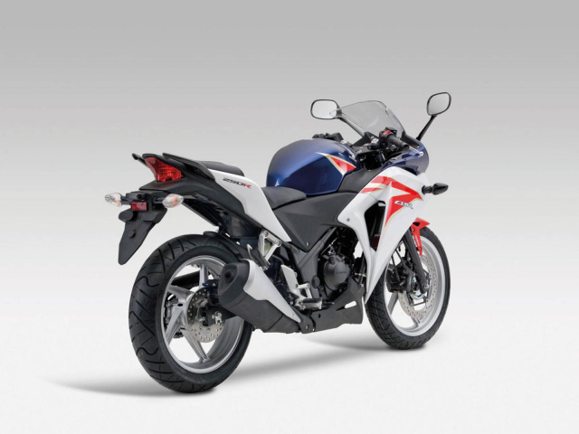 Мотоцикл модели Honda CBR 250 R