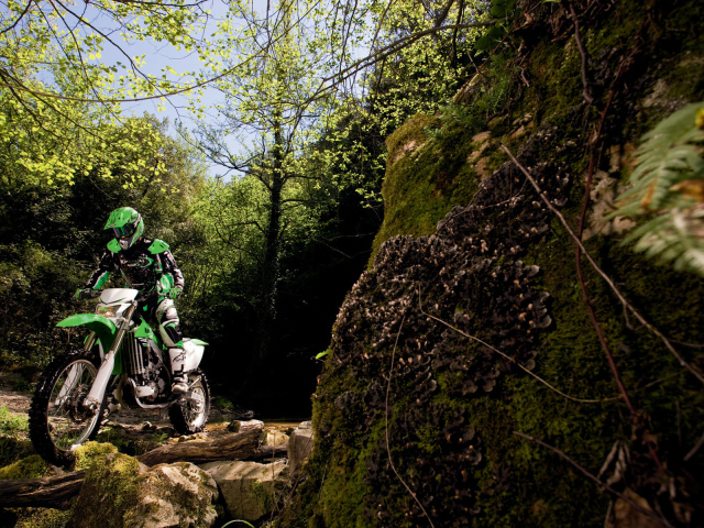 Мотоцикл модели Kawasaki KLX 450 R