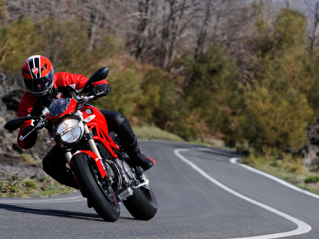 Быстрый мотоцикл Ducati Monster 796 Corse Stripe