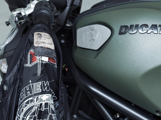Быстрый мотоцикл Ducati Monster Diesel