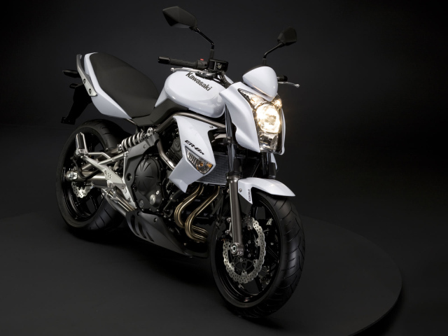 Быстрый мотоцикл Kawasaki ER-6f