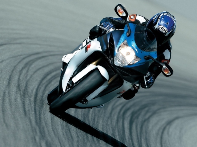 Быстрый мотоцикл Suzuki GSX-R 750