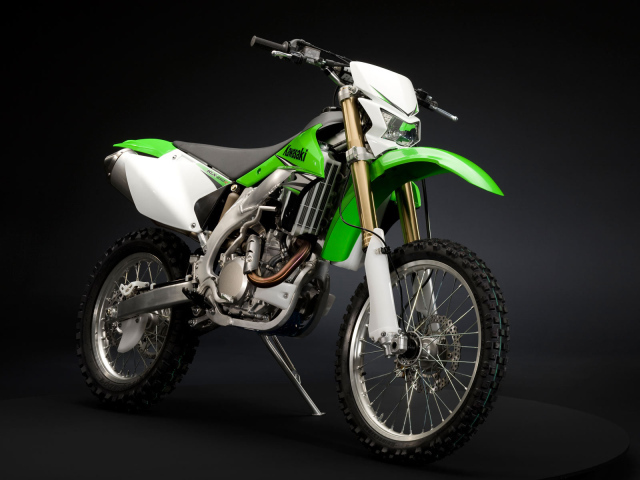 Быстрый мотоцикл Kawasaki KLX 450 R