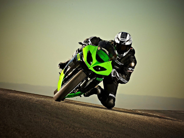 Быстрый мотоцикл Kawasaki Ninja ZX-6R