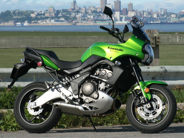 Быстрый мотоцикл Kawasaki Versys