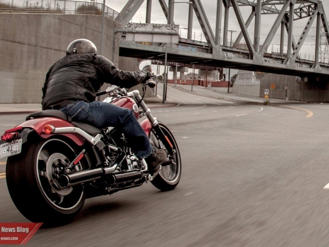 Невероятно быстрый мотоцикл Harley-Davidson CVO Breakout