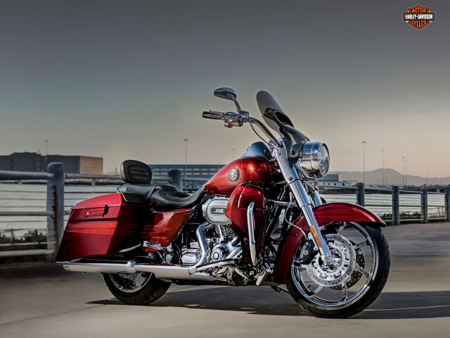 Невероятно быстрый мотоцикл Harley-Davidson CVO Road King