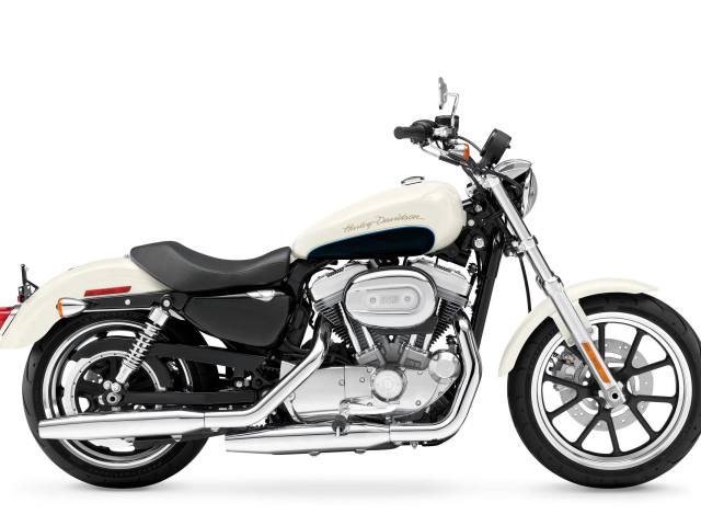 Мотоцикл модели Harley-Davidson XL 883L Sportster