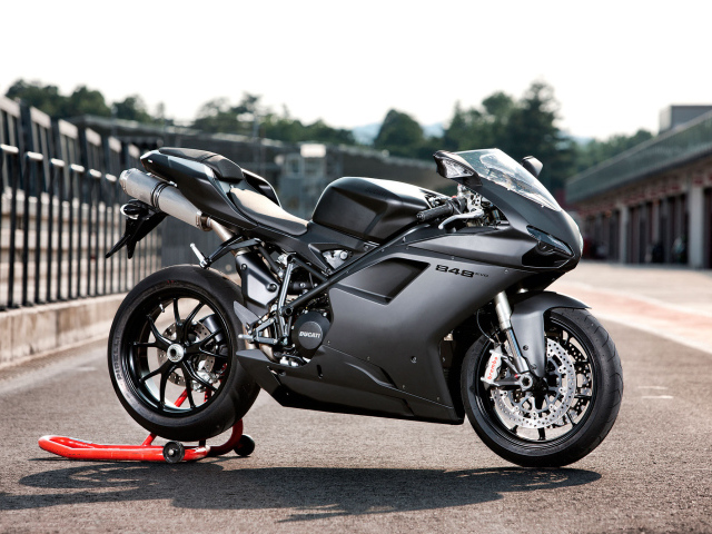 Новый мотоцикл Ducati Superbike 848 Evo