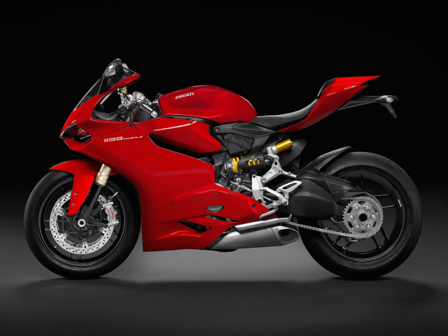 Новый мотоцикл на дороге Ducati Superbike 1199 Panigale