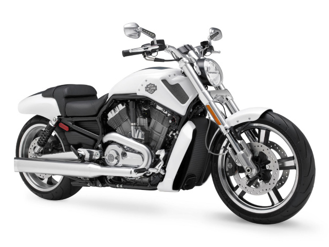 Новый мотоцикл на дороге Harley-Davidson V-Rod Muscle