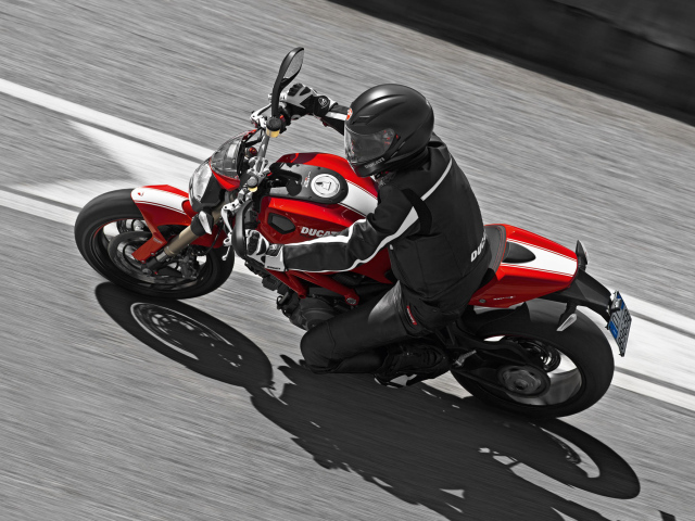 Новый надежный мотоцикл Ducati Monster 796 Corse Stripe