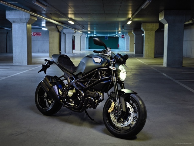 Новый надежный мотоцикл Ducati Monster Diesel