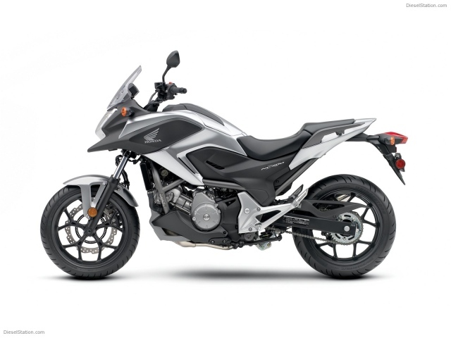 Новый надежный мотоцикл Honda NC 700 X