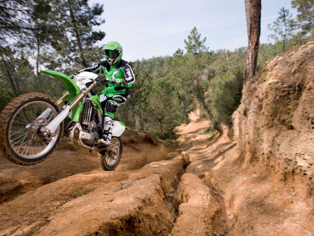 Новый надежный мотоцикл Kawasaki KLX 450 R