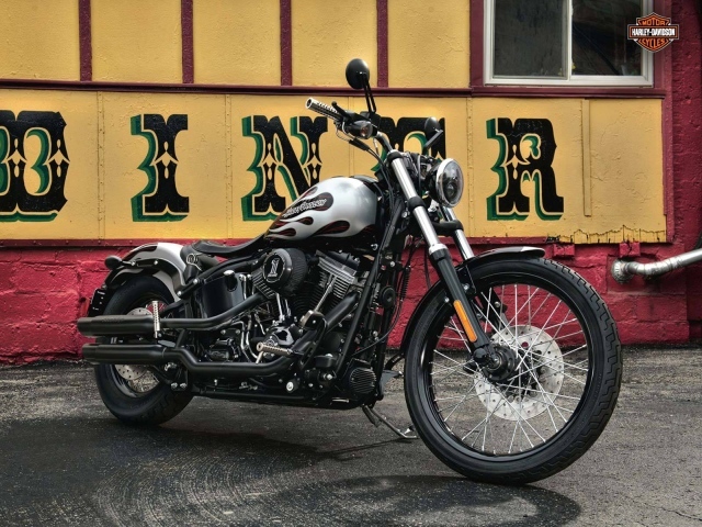 Популярный мотоцикл Harley-Davidson Softail Blackline