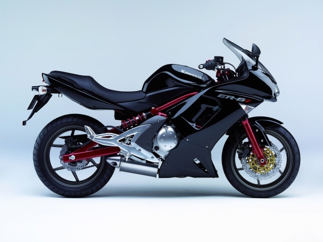 Надежный мотоцикл Kawasaki ER-6f
