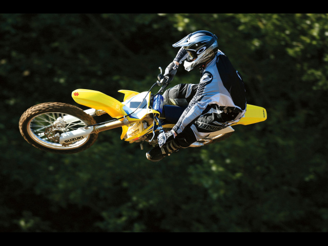 Надежный мотоцикл Suzuki RM-Z 250