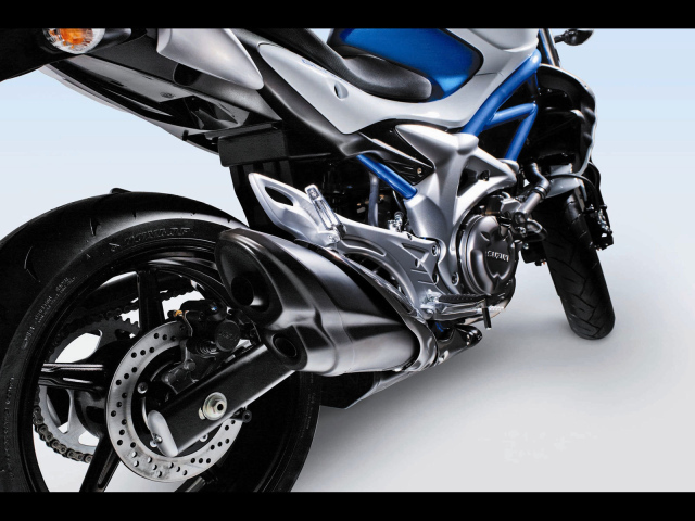 Надежный мотоцикл Suzuki SFV 650