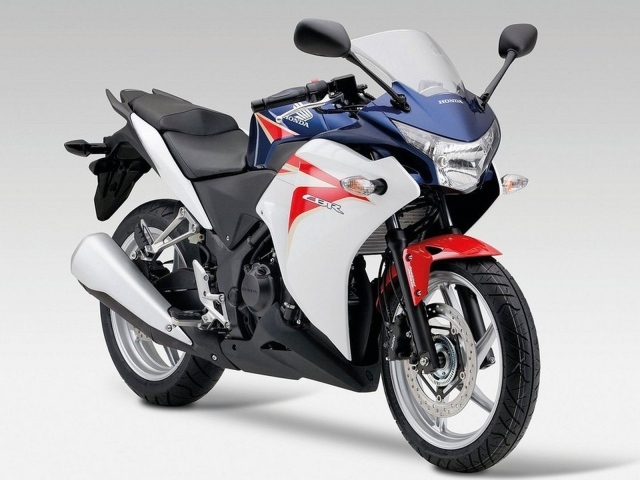 Надежный мотоцикл Honda CBR 250 R