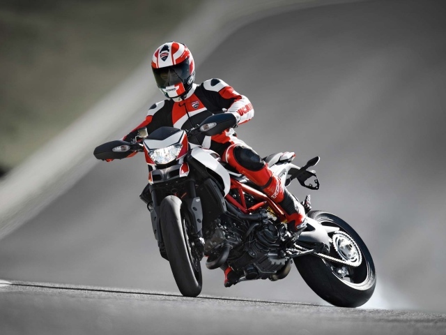 Тест-драйв мотоцикла Ducati Hypermotard