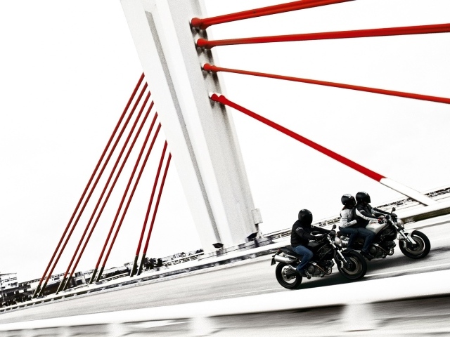 Гонка монстров Ducati